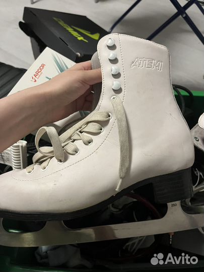 Коньки фигурные женские