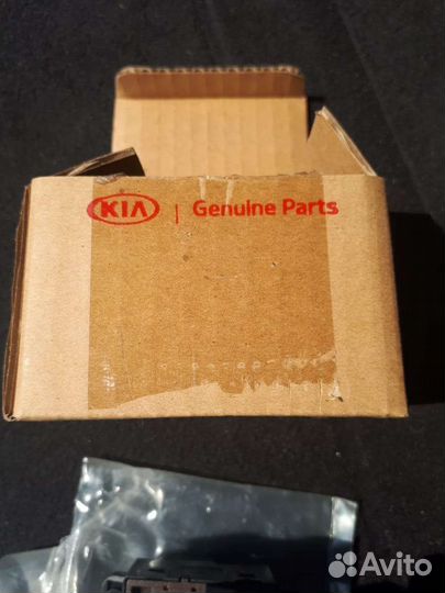 Кнопка стеклоподьемника Киа Рио