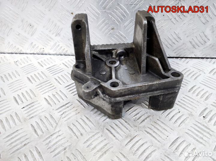 Кронштейн двигателя Opel Movano 2,2 G9T 7700312867