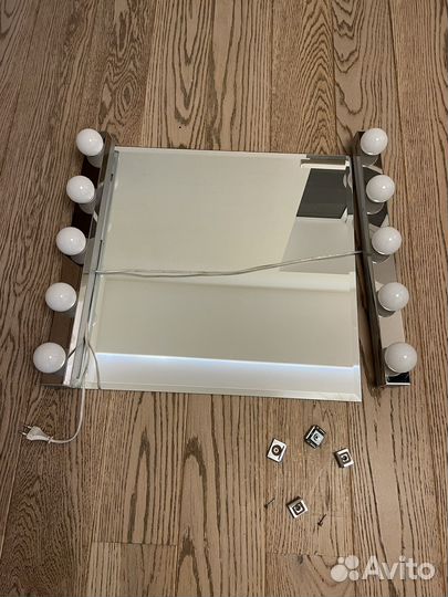 Гримерное зеркало с лампочками настенное