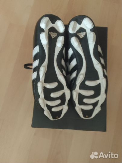 Футбольные бутсы adidas