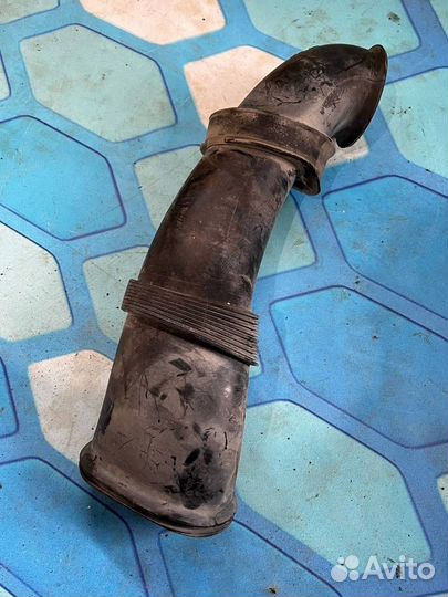 Патрубок воздушного фильтра 7L6129752B