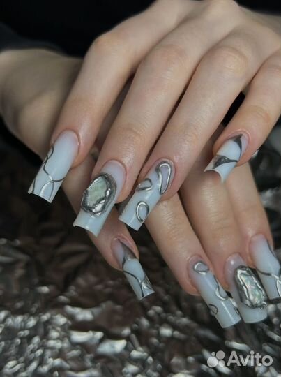 Модель на маникюр