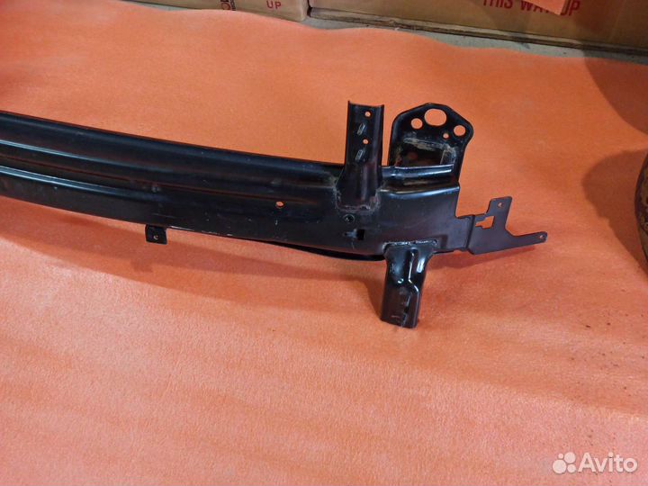 Усилитель переднего бампера Kia Sorento 2 XM