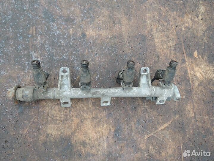 Рампа топливная Hyundai Elantra 2000-2010