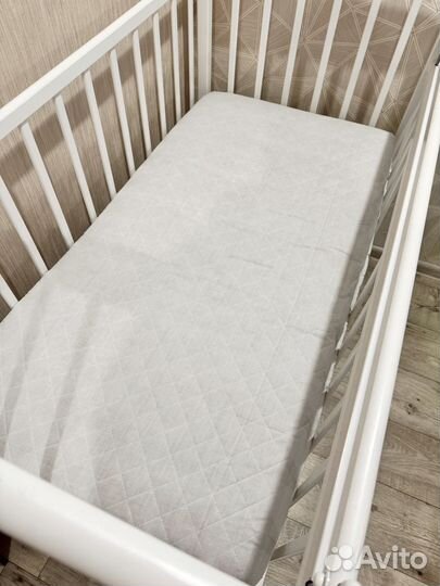 Кроватка для новорожденных с маятником