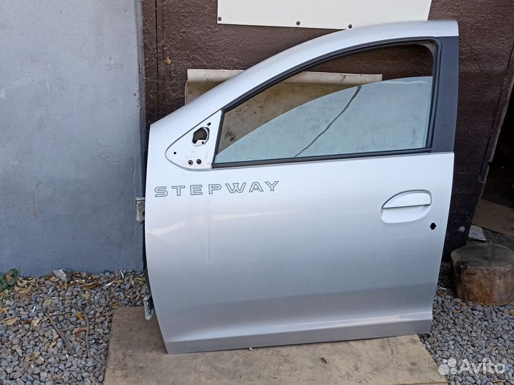 Renault sandero stepway 2- Дверь передняя