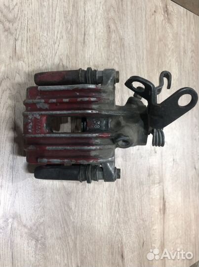 Суппорт задний левый Volkswagen