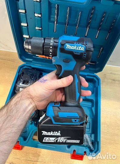 Бесщеточный шуруповерт Makita 18 вольт 6 а/ч с наб