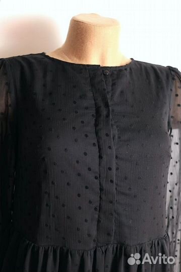 Чёрное платье в горошек с воланами