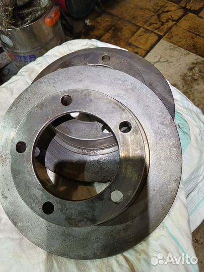 Тормозные диски для Нивы новые