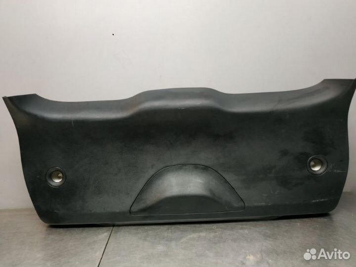 Обшивка двери багажника Jeep Grand Cherokee WK2