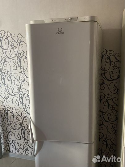 Холодильник бу indesit