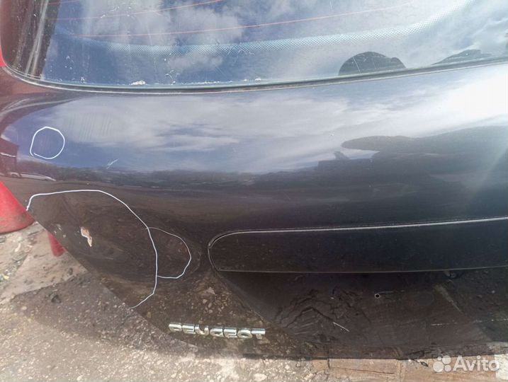 Крышка багажника Peugeot 207 с дефектом