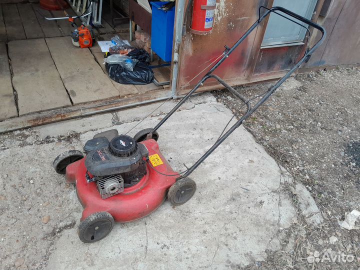Газонокосилка бензиновая