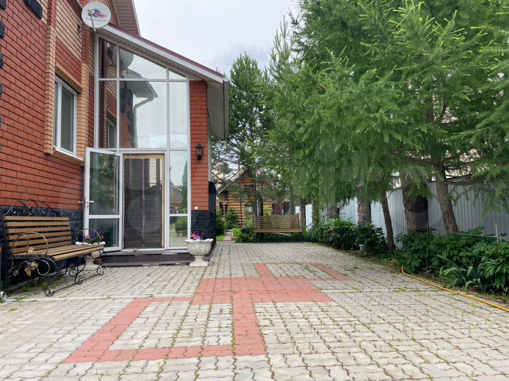 Коттедж 271,8 м² на участке 7,5 сот.