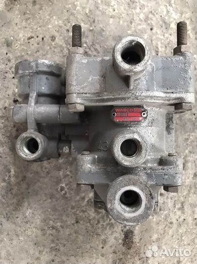 Кран управленя тормозами прицепа Volvo FH1999