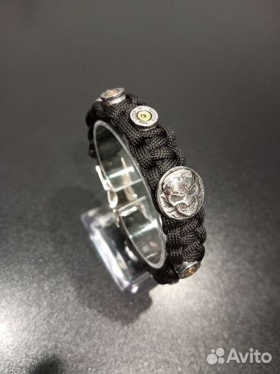 Браслет из паракорда с вставками из гильз