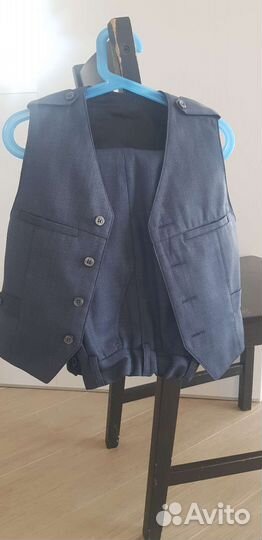 Брючный костюм- брюки и жилетка