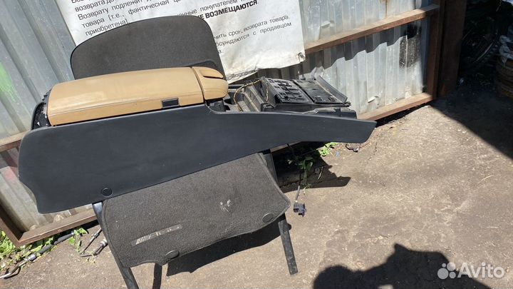 Подлокотник Designo на Mercedes W221 рестайлинг