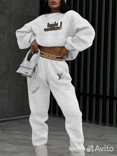 Спортивный костюм женский