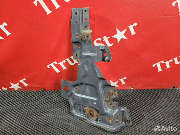 Кронштейн фары правой Volvo FH