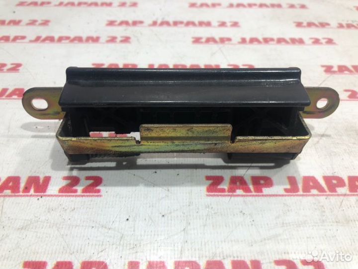 Ручка двери багажника Toyota Harrier MCU15 1mzfe