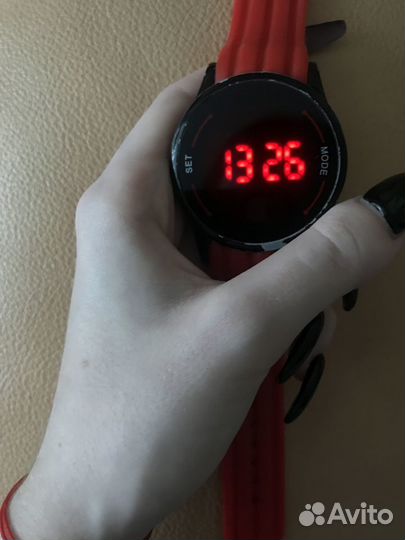 Электронные сенсорные часы