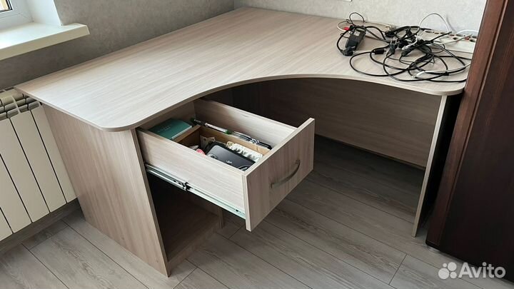 Письменный стол