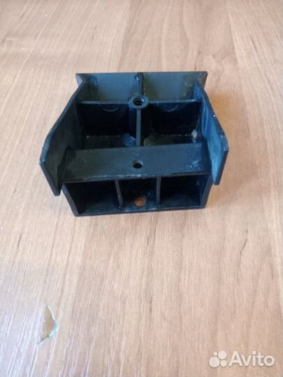 Крепёж салонного фильтра Volkswagen Passat B5