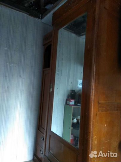 Старинный шкаф