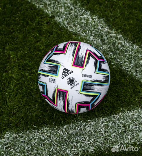 Футбольный мяч adidas