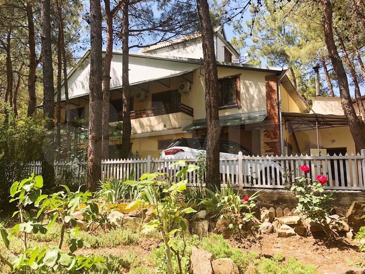 Дом 200 м² на участке 8 сот.