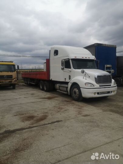 Freightliner Columbia с полуприцепом, 2003