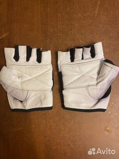 Спортивные перчатки