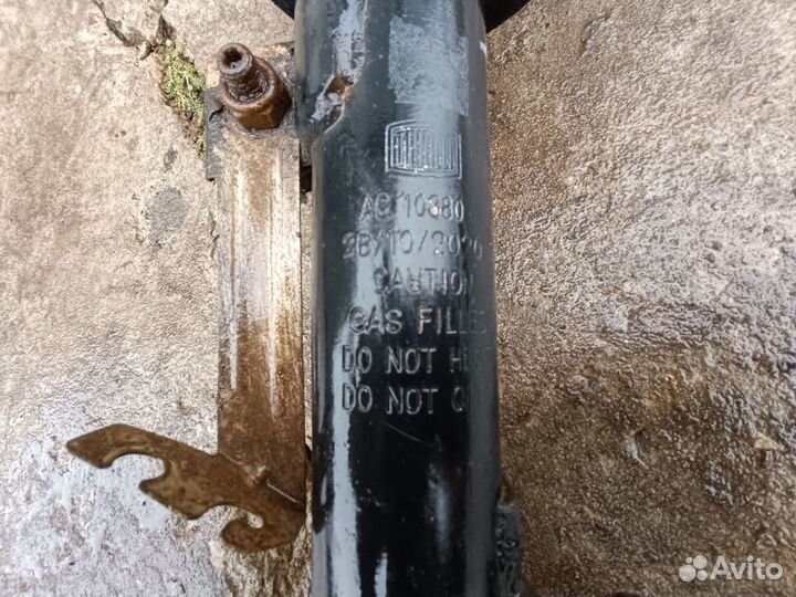 Амортизатор передний левый/правый Ford Fusion