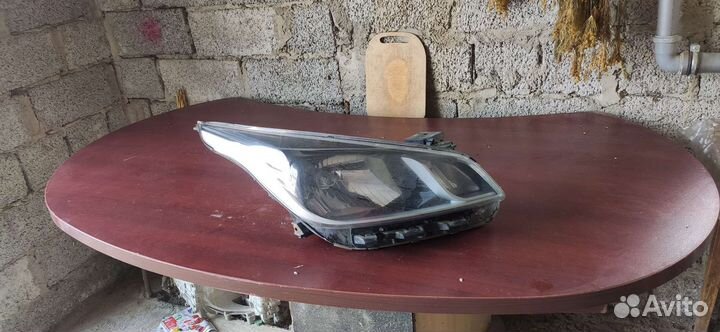 Фара правая на Kia Rio 4 орегинал без дефекров