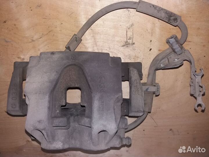 Суппорт передний левый Mercedes-Benz W166