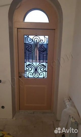 Арочная металлическая дверь для улицы