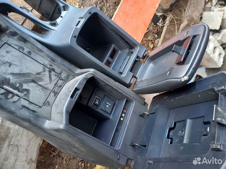 Консоль торпеды с подлокотником