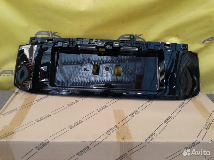 Накладка крышки багажника Toyota Land Cruiser Prado 150 2017+ новый оригинал