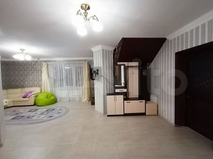 Дом 290 м² на участке 8,4 сот.