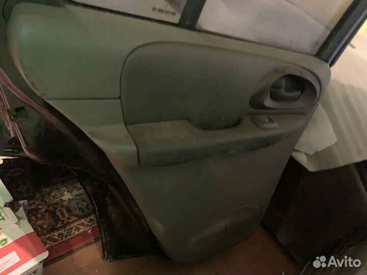 Дверь в сборе от chevrolet trailblazer 2003