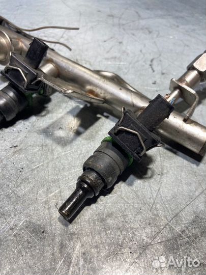 Топливная рампа Mercedes E-Class W211 M271 1.8I