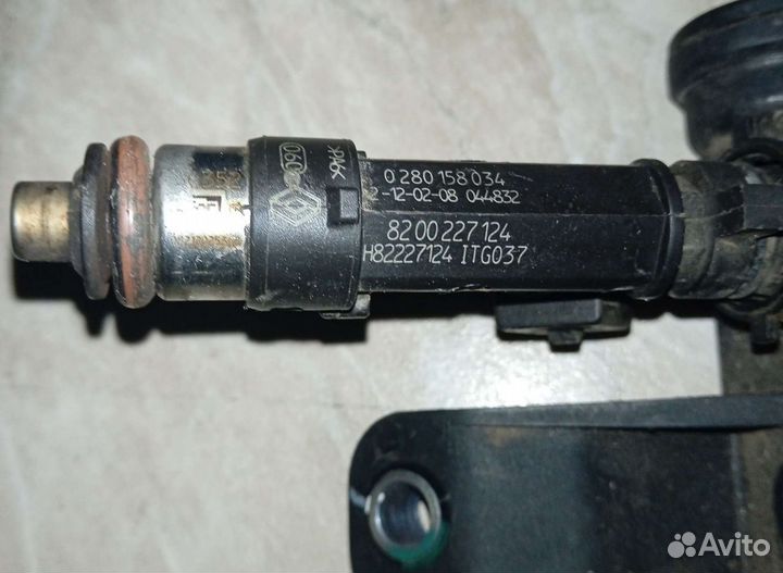 Форсунка топливная Renault Logan 8200227124
