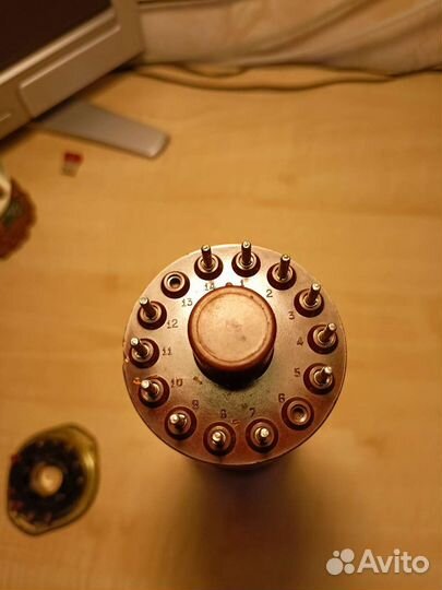 Электронно-лучевая трубка типа 8ло29И