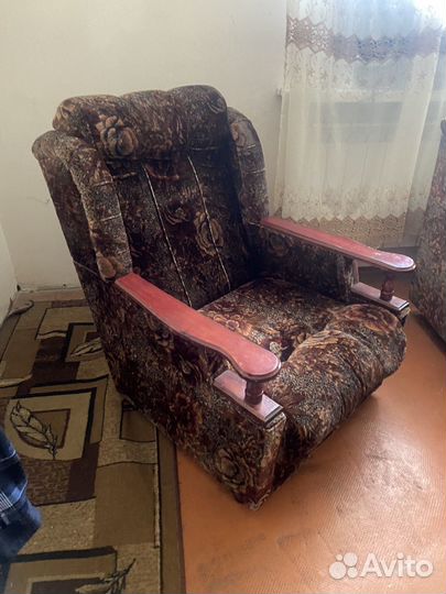 Диваны и кресло бу