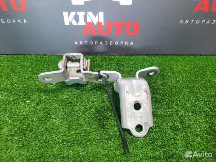 Петли двери передние левые Kia Ceed 1 Ed Hb 1.4