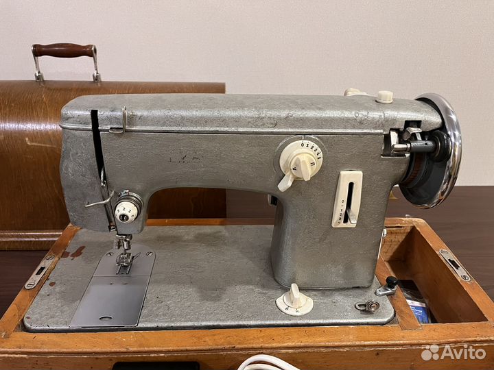 Швейная машинка Чайка