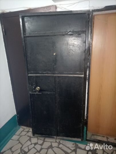 Продам металлическую входную дверь
